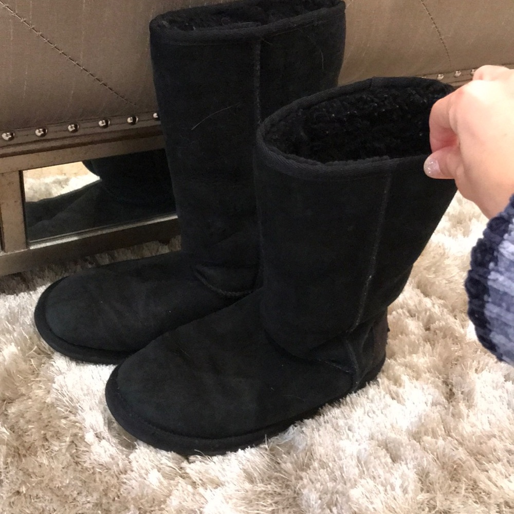 Black uggs size 6